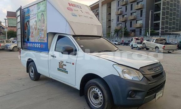 ซื้อ รถมือสอง Toyota Hilux ขาว รถยนต์ ใน %{เมือง} ใน กรุงเทพมหานคร