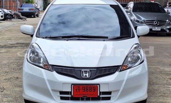 Buy Used Honda Jazz White Car in Bangkok in Bangkok