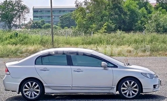 ซื้อ รถมือสอง Honda Civic ขาว รถยนต์ ใน %{เมือง} ใน มุกดาหาร