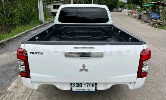 Buy Used Mitsubishi Triton White Car in Khlung in Chanthaburi