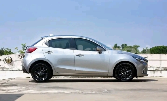 ซื้อ รถมือสอง Mazda 2 อื่น ๆ รถยนต์ ใน %{เมือง} ใน ชัยนาท