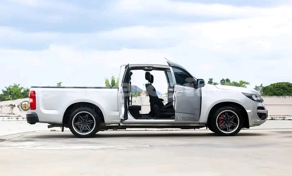 ซื้อ รถมือสอง Chevrolet Colorado ขาว รถยนต์ ใน %{เมือง} ใน ชัยนาท