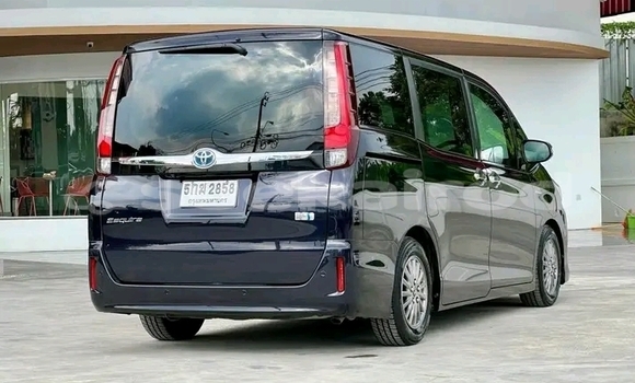 Buy Used Toyota Esquire Black Car in Chiang Kham in Phayao