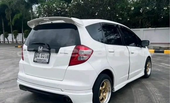 Buy Used Honda Jazz White Car in Kanchanaburi in Kanchanaburi Buy Used Honda Jazz White Car in Kanchanaburi in Kanchanaburi