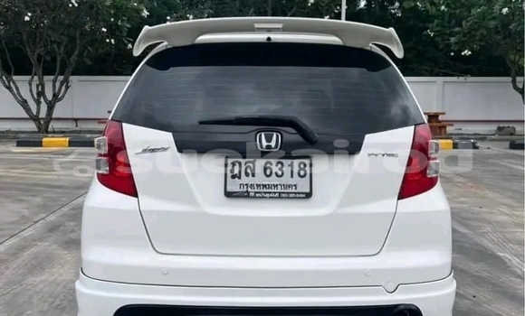 Buy Used Honda Jazz White Car in Kanchanaburi in Kanchanaburi Buy Used Honda Jazz White Car in Kanchanaburi in Kanchanaburi