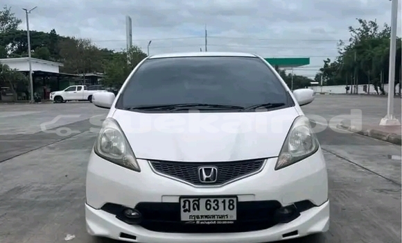 Buy Used Honda Jazz White Car in Kanchanaburi in Kanchanaburi Buy Used Honda Jazz White Car in Kanchanaburi in Kanchanaburi