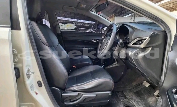 ซื้อ รถมือสอง Toyota Yaris ขาว รถยนต์ ใน %{เมือง} ใน กระบี่
