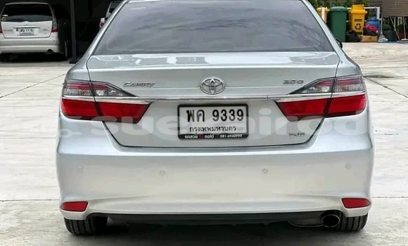ซื้อ รถมือสอง Toyota Camry ขาว รถยนต์ ใน %{เมือง} ใน ชัยนาท