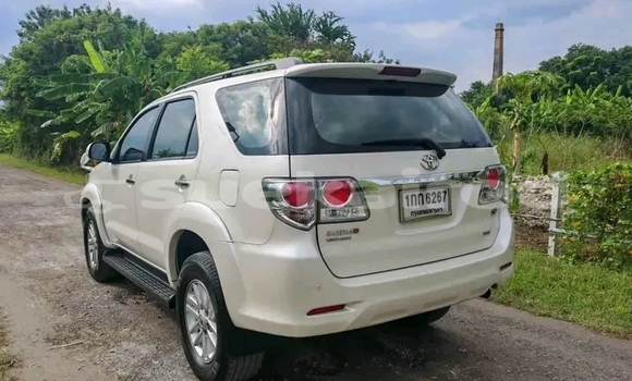 ซื้อ รถมือสอง Toyota Fortuner ขาว รถยนต์ ใน %{เมือง} ใน กาฬสินธุ์ ซื้อ รถมือสอง Toyota Fortuner ขาว รถยนต์ ใน %{เมือง} ใน กาฬสินธุ์