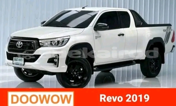 Buy Used Toyota Hiluxe Revo White Car in Samut Prakan in Samut Prakan