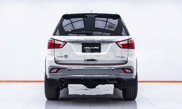 Buy Used Isuzu MU-X White Car in Bangkok in Bangkok Buy Used Isuzu MU-X White Car in Bangkok in Bangkok