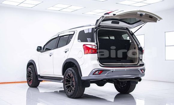 Buy Used Isuzu MU-X White Car in Bangkok in Bangkok Buy Used Isuzu MU-X White Car in Bangkok in Bangkok