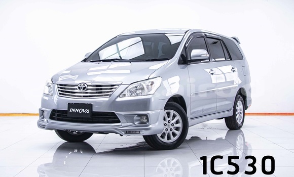 ซื้อ รถมือสอง Toyota Innova อื่น ๆ รถยนต์ ใน %{เมือง} ใน กรุงเทพมหานคร