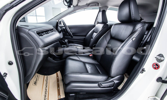 Buy Used Honda HR-V White Car in Bangkok in Bangkok Buy Used Honda HR-V White Car in Bangkok in Bangkok