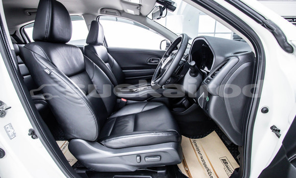 Buy Used Honda HR-V White Car in Bangkok in Bangkok Buy Used Honda HR-V White Car in Bangkok in Bangkok