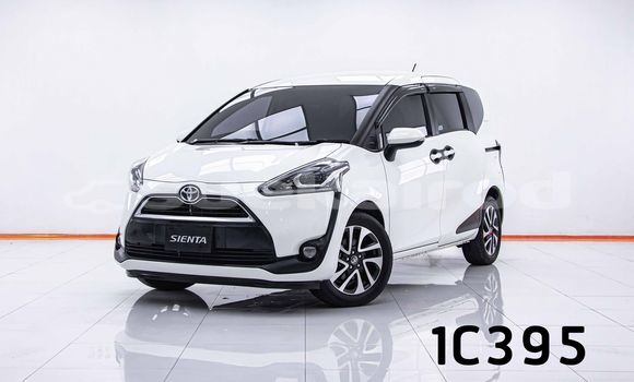 ซื้อ รถมือสอง Toyota Sienta ขาว รถยนต์ ใน %{เมือง} ใน กรุงเทพมหานคร