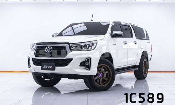 Buy Used Toyota Hiluxe Revo White Car in Bangkok in Bangkok