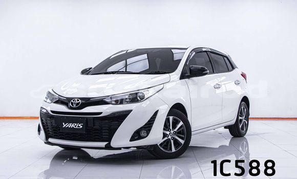 ซื้อ รถมือสอง Toyota Yaris ขาว รถยนต์ ใน %{เมือง} ใน กรุงเทพมหานคร