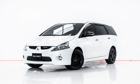 Buy Used Mitsubishi Space Wagon White Car in Bangkok in Bangkok Buy Used Mitsubishi Space Wagon White Car in Bangkok in Bangkok