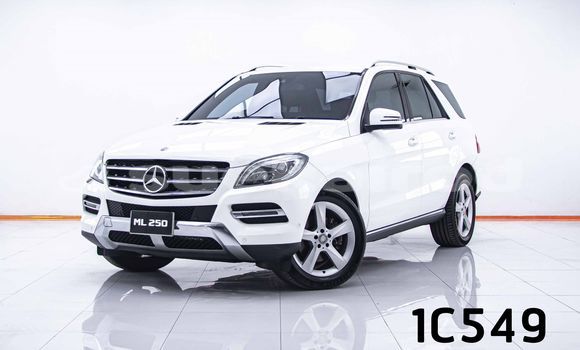 Buy Used Mercedes-Benz M-klasse White Car in Bangkok in Bangkok