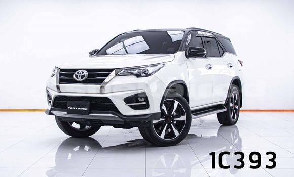 Buy Used Toyota Fortuner White Car in Bangkok in Bangkok