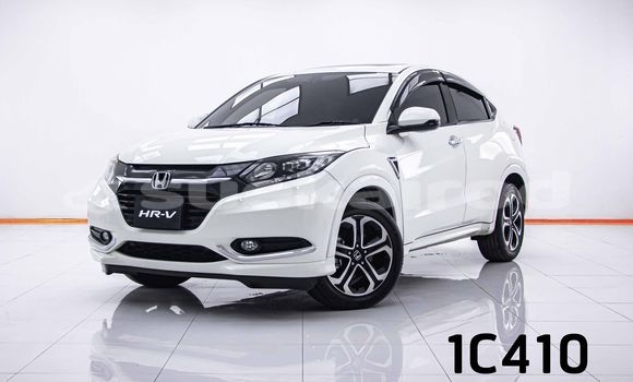 ซื้อ รถมือสอง Honda HR-V ขาว รถยนต์ ใน %{เมือง} ใน กรุงเทพมหานคร