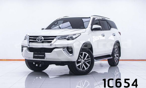 Buy Used Toyota Fortuner White Car in Bangkok in Bangkok
