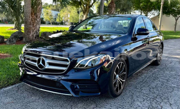 ซื้อ รถมือสอง Mercedes-Benz E-Classe สีน้ำเงิน รถยนต์ ใน %{เมือง} ใน กรุงเทพมหานคร