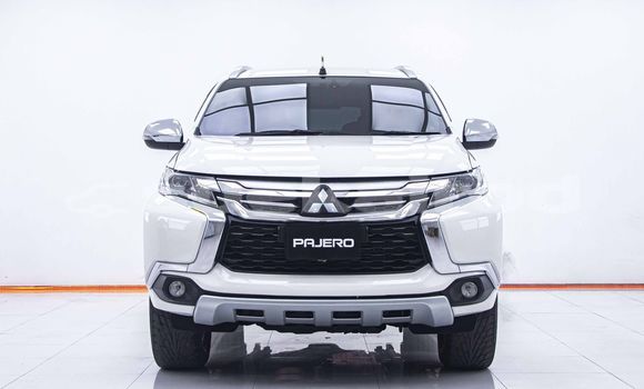 Buy Used Mitsubishi Pajero White Car in Bangkok in Bangkok Buy Used Mitsubishi Pajero White Car in Bangkok in Bangkok