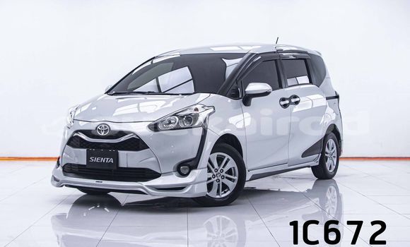 ซื้อ รถมือสอง Toyota Sienta อื่น ๆ รถยนต์ ใน %{เมือง} ใน กรุงเทพมหานคร