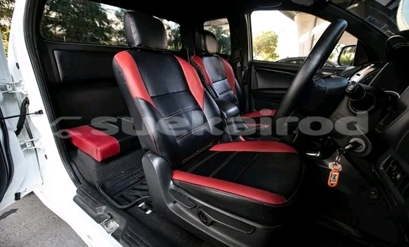 Buy Used Isuzu D-Max White Car in Kanchanaburi in Kanchanaburi