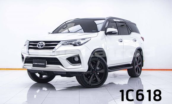 ซื้อ รถมือสอง Toyota Fortuner ขาว รถยนต์ ใน %{เมือง} ใน กรุงเทพมหานคร