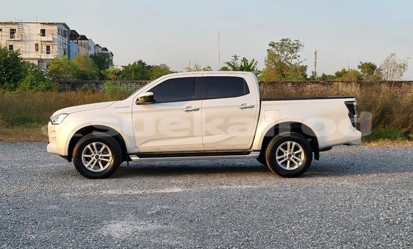 Buy Used Isuzu D-max Hi-Lander 4 dr White Car in Bangkok in Bangkok Buy Used Isuzu D-max Hi-Lander 4 dr White Car in Bangkok in Bangkok