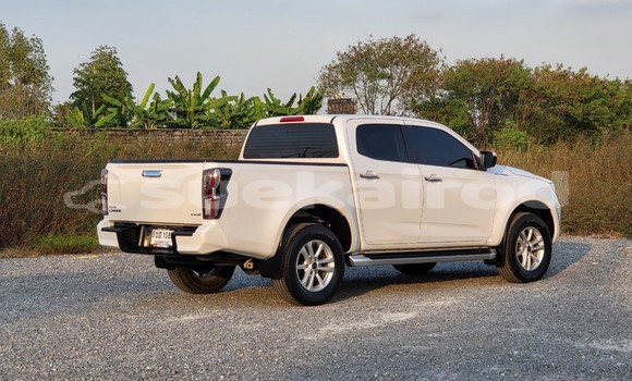 Buy Used Isuzu D-max Hi-Lander 4 dr White Car in Bangkok in Bangkok Buy Used Isuzu D-max Hi-Lander 4 dr White Car in Bangkok in Bangkok