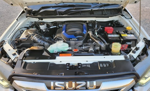 Buy Used Isuzu D-max Hi-Lander 4 dr White Car in Bangkok in Bangkok Buy Used Isuzu D-max Hi-Lander 4 dr White Car in Bangkok in Bangkok