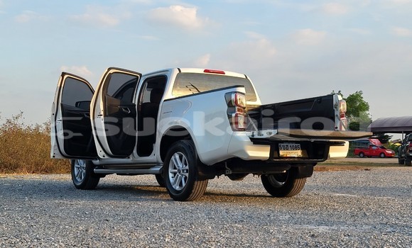 Buy Used Isuzu D-max Hi-Lander 4 dr White Car in Bangkok in Bangkok Buy Used Isuzu D-max Hi-Lander 4 dr White Car in Bangkok in Bangkok