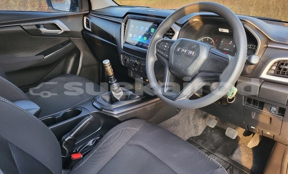 Buy Used Isuzu D-max Hi-Lander 4 dr White Car in Bangkok in Bangkok Buy Used Isuzu D-max Hi-Lander 4 dr White Car in Bangkok in Bangkok
