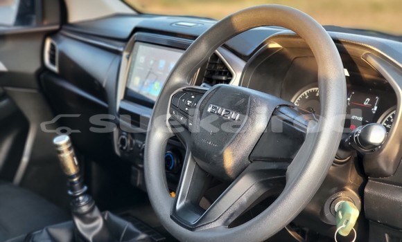 Buy Used Isuzu D-max Hi-Lander 4 dr White Car in Bangkok in Bangkok Buy Used Isuzu D-max Hi-Lander 4 dr White Car in Bangkok in Bangkok