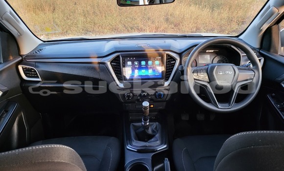 Buy Used Isuzu D-max Hi-Lander 4 dr White Car in Bangkok in Bangkok Buy Used Isuzu D-max Hi-Lander 4 dr White Car in Bangkok in Bangkok