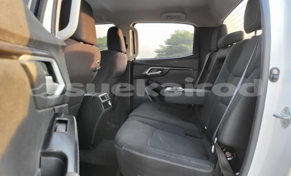 Buy Used Isuzu D-max Hi-Lander 4 dr White Car in Bangkok in Bangkok Buy Used Isuzu D-max Hi-Lander 4 dr White Car in Bangkok in Bangkok