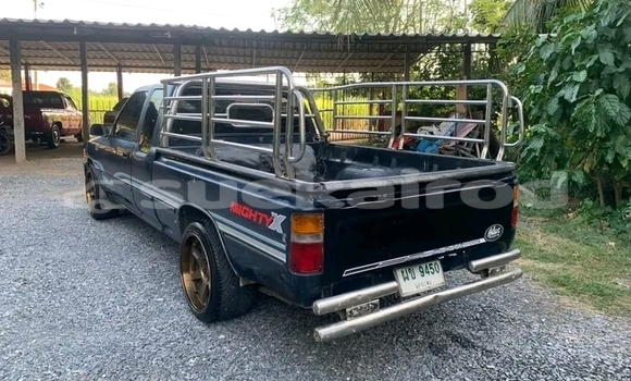 Buy Used Toyota Hilux Black Car in Chaiyaphum in Chaiyaphum