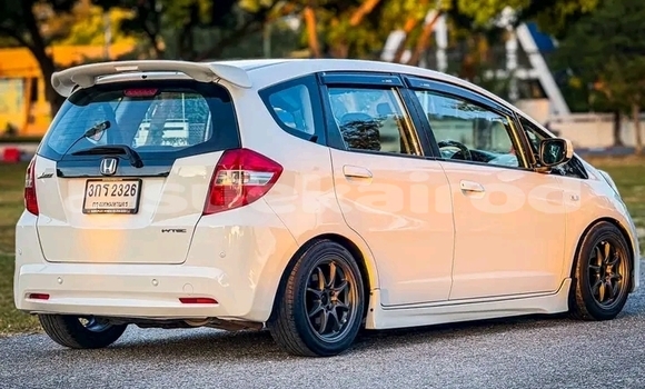 Buy Used Honda Jazz White Car in Chachoengsao in Chachoengsao