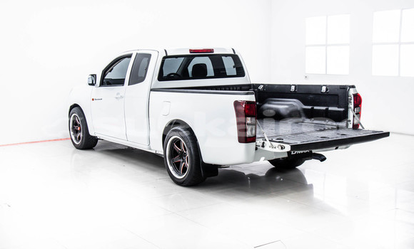 Buy Used Isuzu D-Max White Car in Bangkok in Bangkok Buy Used Isuzu D-Max White Car in Bangkok in Bangkok
