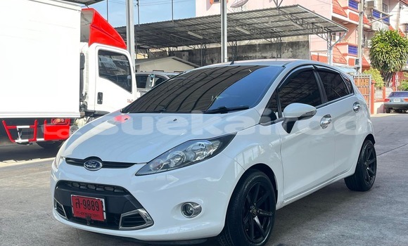 ซื้อ รถมือสอง Ford Fiesta ขาว รถยนต์ ใน %{เมือง} ใน กรุงเทพมหานคร