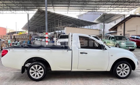 Buy Used Mitsubishi Triton White Car in Bangkok in Bangkok Buy Used Mitsubishi Triton White Car in Bangkok in Bangkok