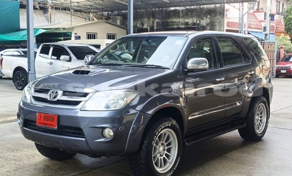 ซื้อ รถมือสอง Toyota Fortuner สีดำ รถยนต์ ใน %{เมือง} ใน กรุงเทพมหานคร