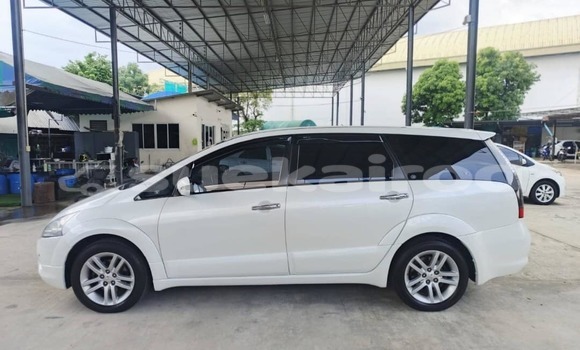 Buy Used Mitsubishi eK Space White Car in Bangkok in Bangkok Buy Used Mitsubishi eK Space White Car in Bangkok in Bangkok