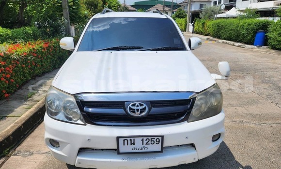 ซื้อ รถมือสอง Toyota Fortuner ขาว รถยนต์ ใน %{เมือง} ใน กรุงเทพมหานคร