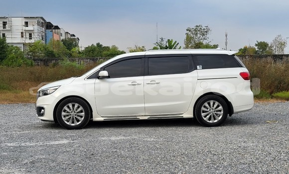 Buy Used Kia Carnival White Car in Bangkok in Bangkok Buy Used Kia Carnival White Car in Bangkok in Bangkok