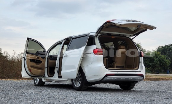 Buy Used Kia Carnival White Car in Bangkok in Bangkok Buy Used Kia Carnival White Car in Bangkok in Bangkok